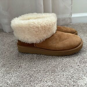 WOMENS MINI UGG BOOT WITH EXPOSED FUR